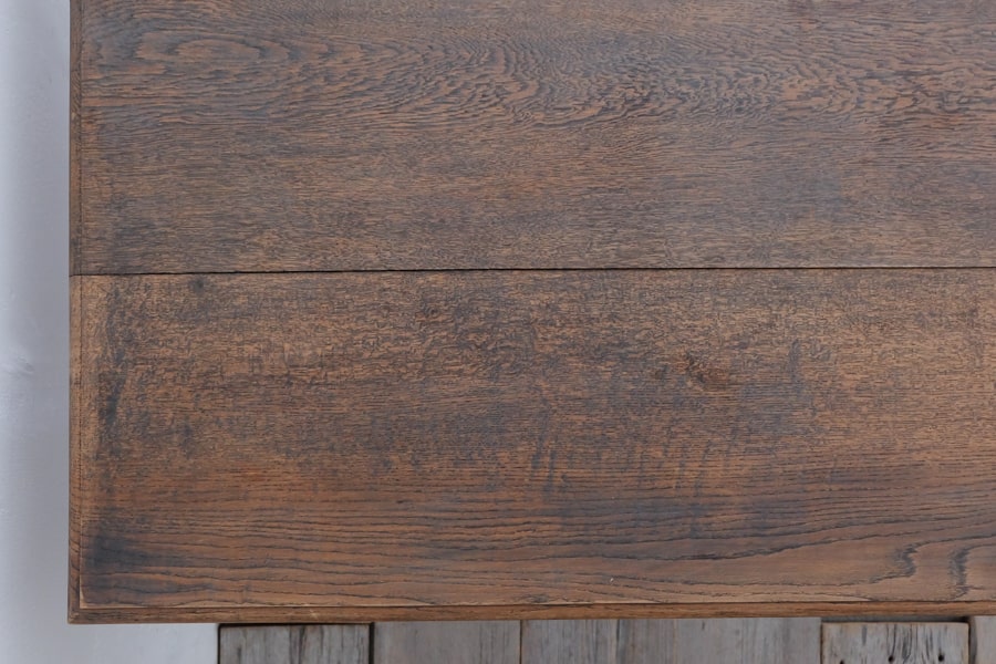アンティークのナラ材のクラシックなダイニングテーブル
