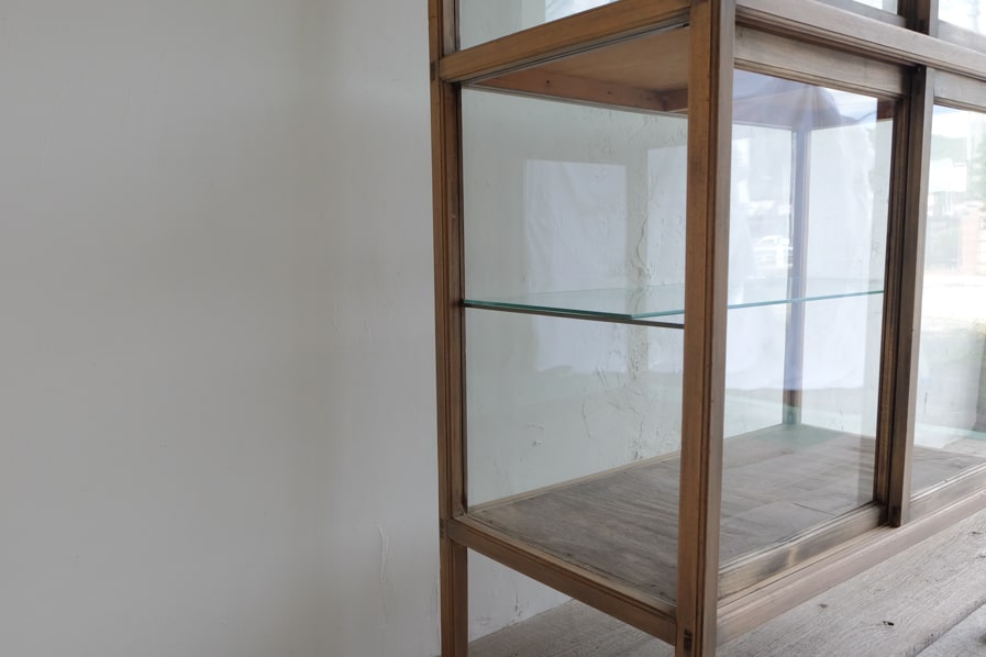ICCAの日本のアンティークのサクラ材のシンプルなガラスショーケース
