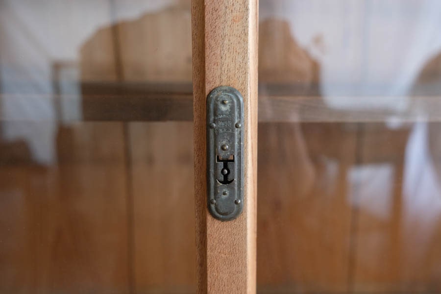ICCAの日本の古家具の欅の食器棚